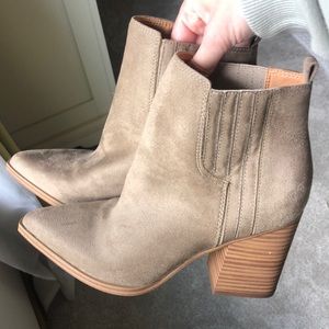 Suede Nine West Pointed-toe Booties
